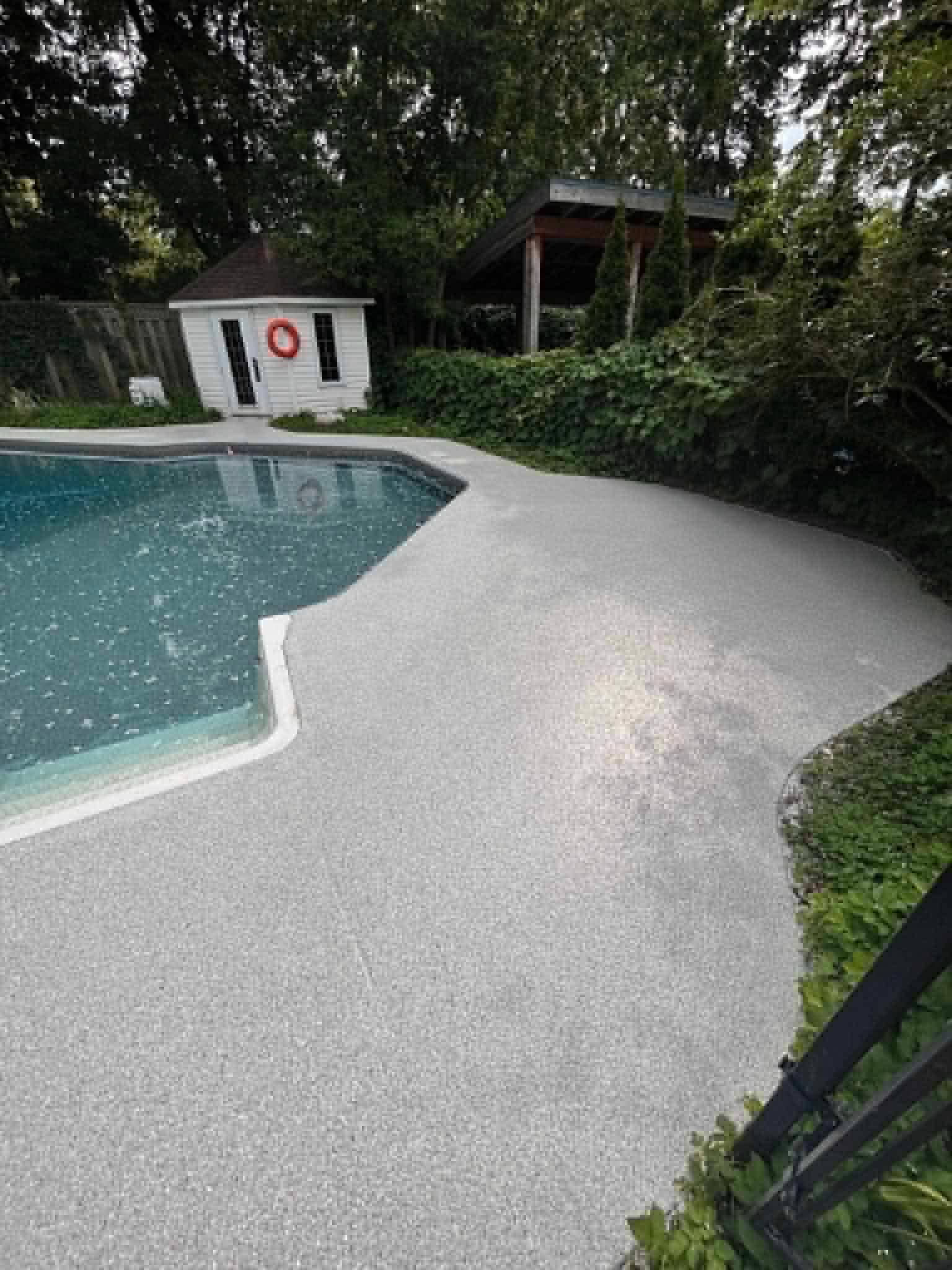 Contours de piscine